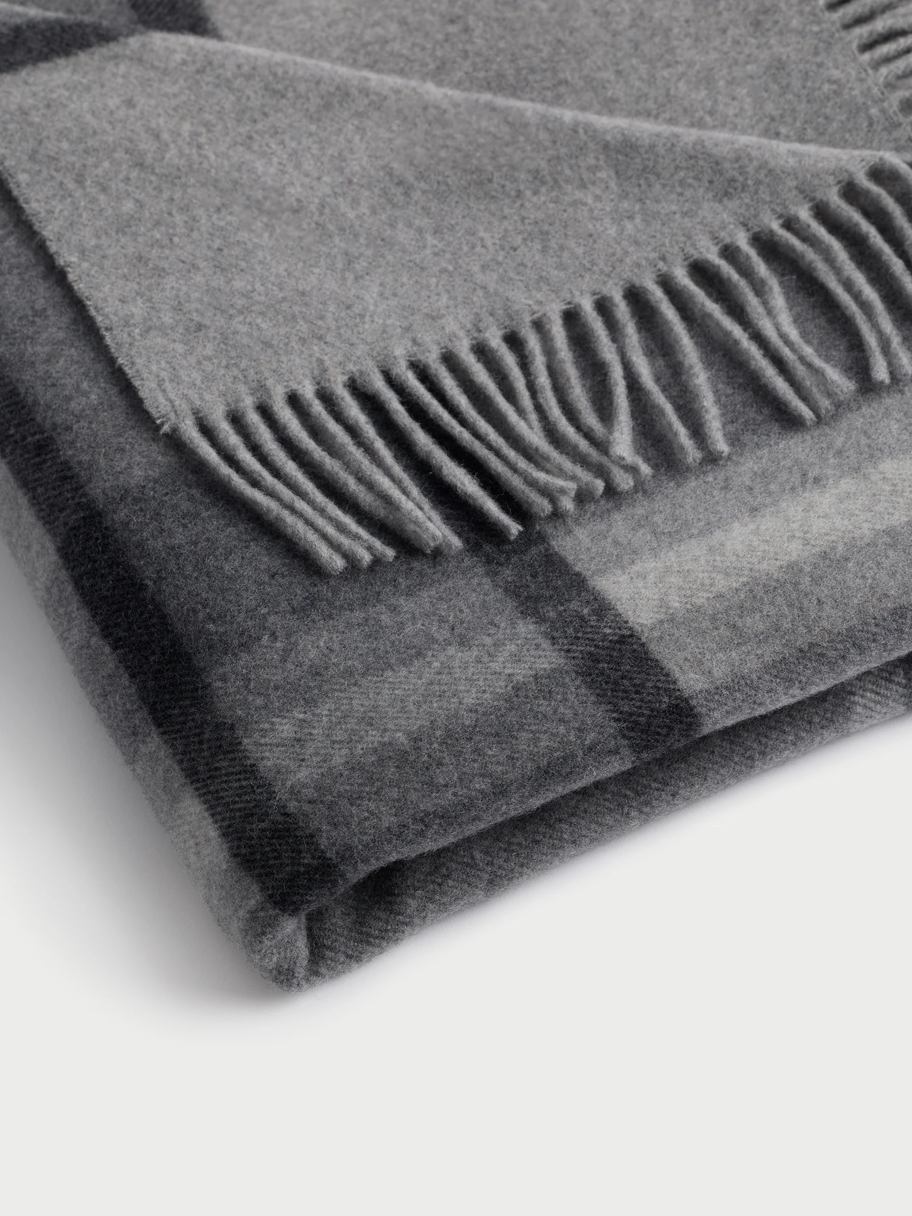 Lucca Throw - Last Chance - Image 9