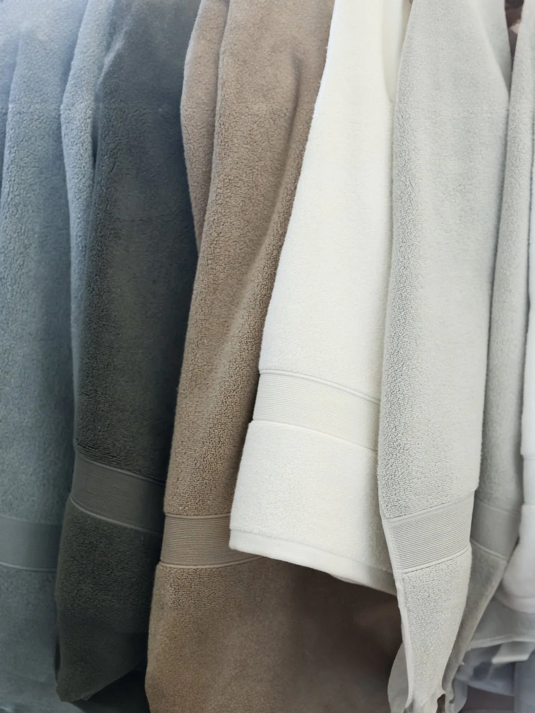 Luxe Hand Towels - Image 29