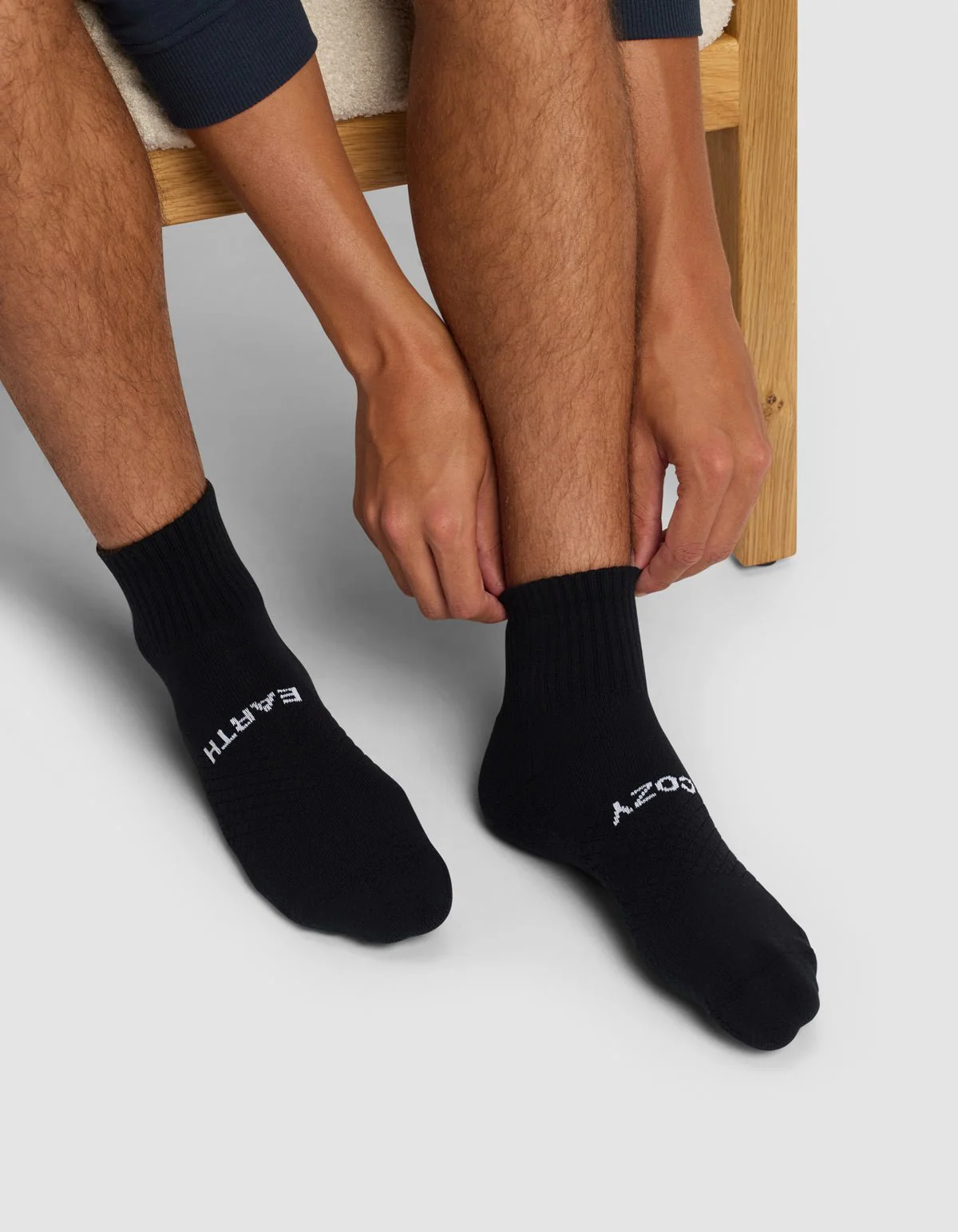 Women's Essential Quarter Sock 4-Pack - Image 10