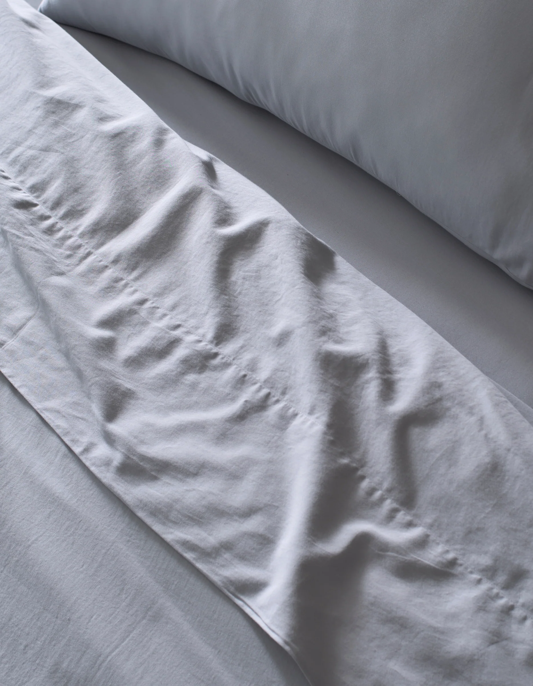Soft-Wash Cotton Bedding Deluxe Bundle - Down Alternative - Image 3